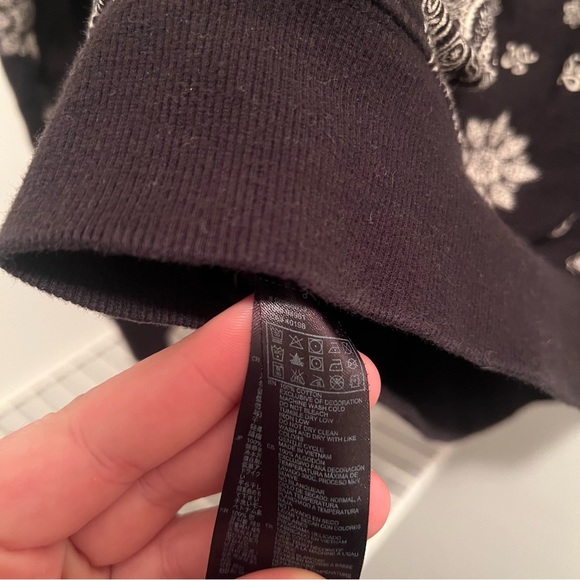 Forever 21. Juniors 1X Sweater - Picture 4 of 4